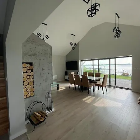 Dom wakacyjny Dom Nad Jeziorem Obok Uniejowa *