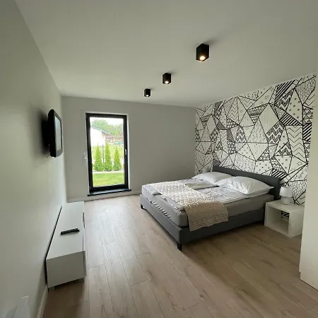 Dom Nad Jeziorem Obok Uniejowa Дом отдыха *